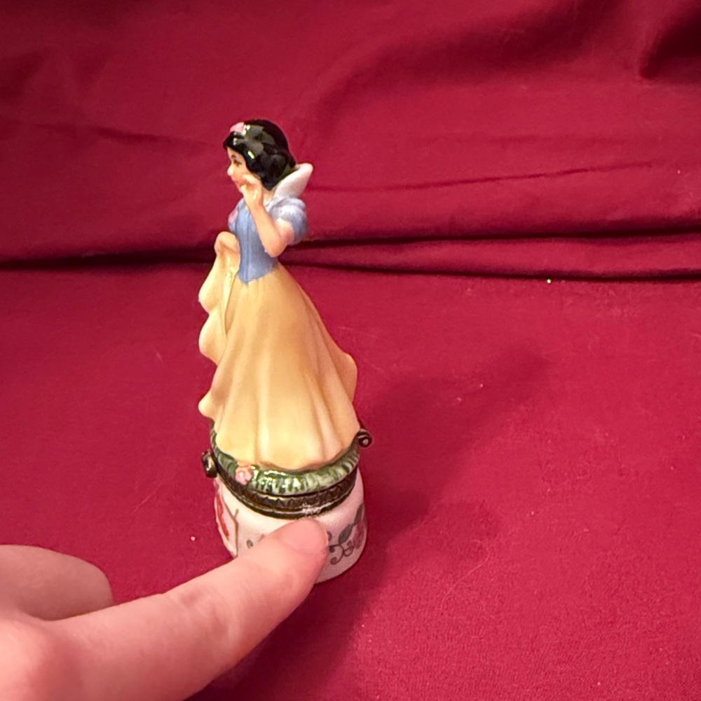Disney Snow White Porcelain Trinket Box with Apple Basket - Picture 3 of 10